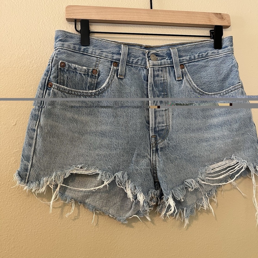 Levi's 501 Women's Jean Shorts 27 Light Wash Distressed 90s Classic Minimalist - Picture 3 of 9